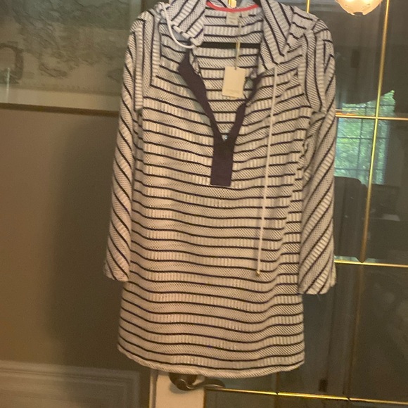 Brand new ST TROPEZ swim cover with hoodie size M. - Picture 1 of 3